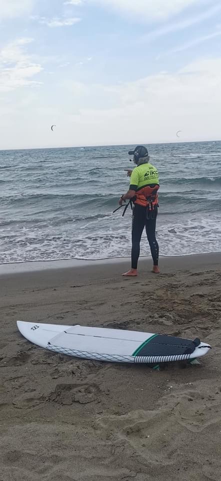 Strapless kitesurfing start